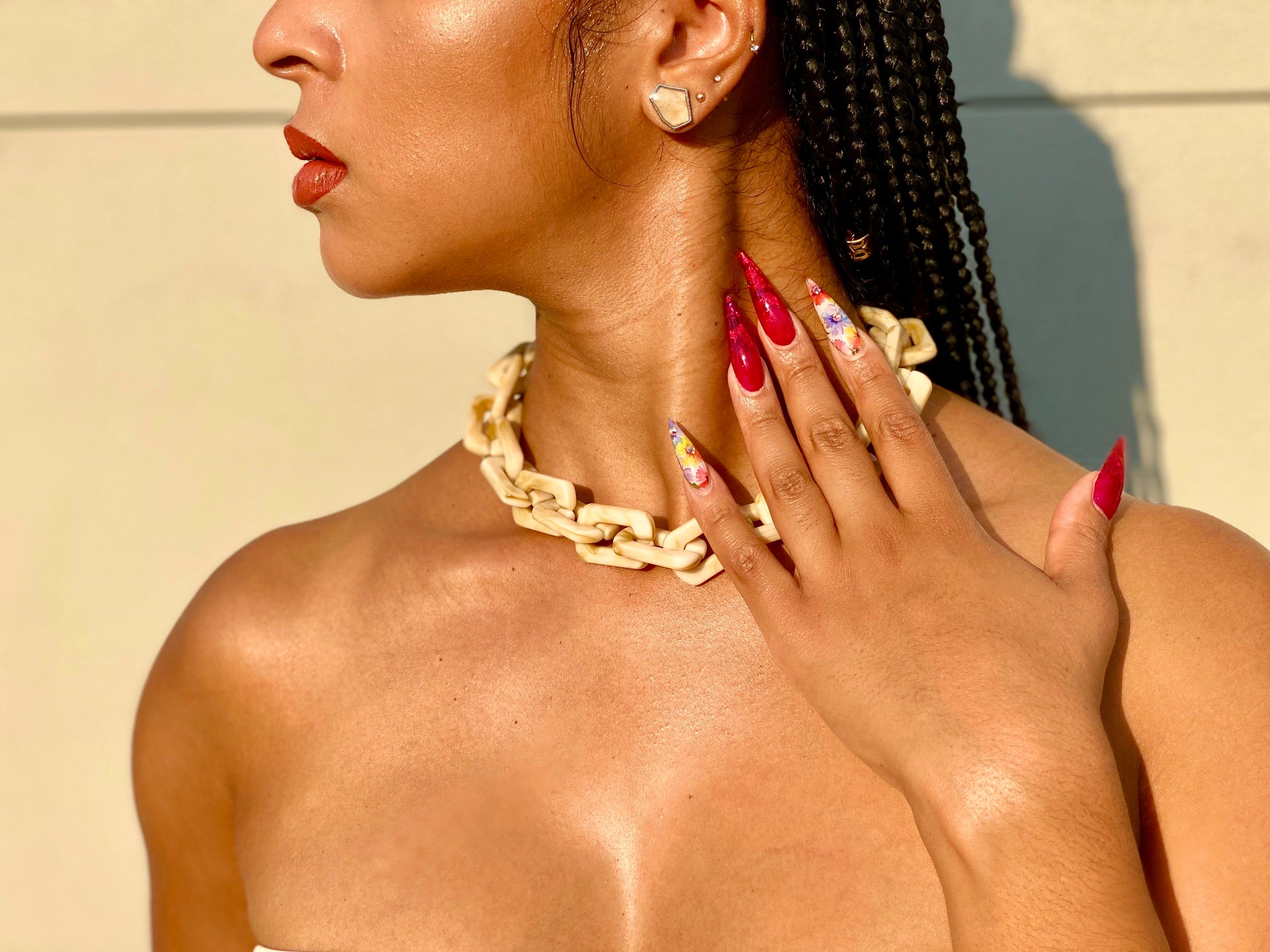The “Nude Marble” Chocker necklace